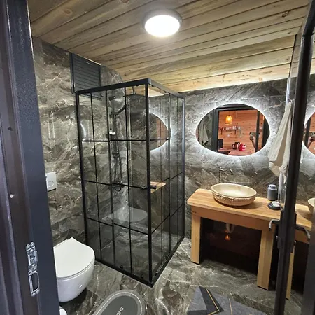 بيت خشبي Arvilla Çamlıhemşin